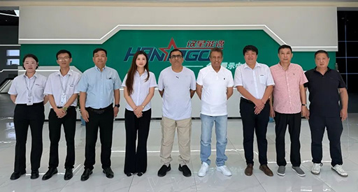 Communication transfrontalière | Les clients de Dubaï ont visité Hanxing Energy pour une inspection et des échanges approfondis, et ont discuté de la coopération en matière de stockage d'énergie